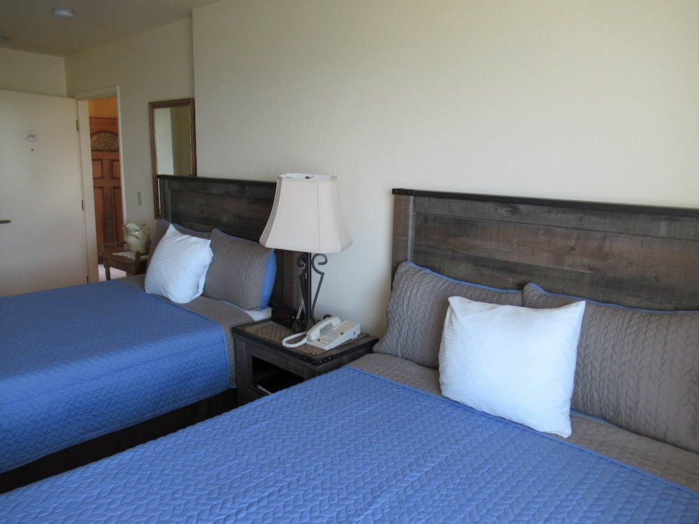 Gualala Country Inn 7/45