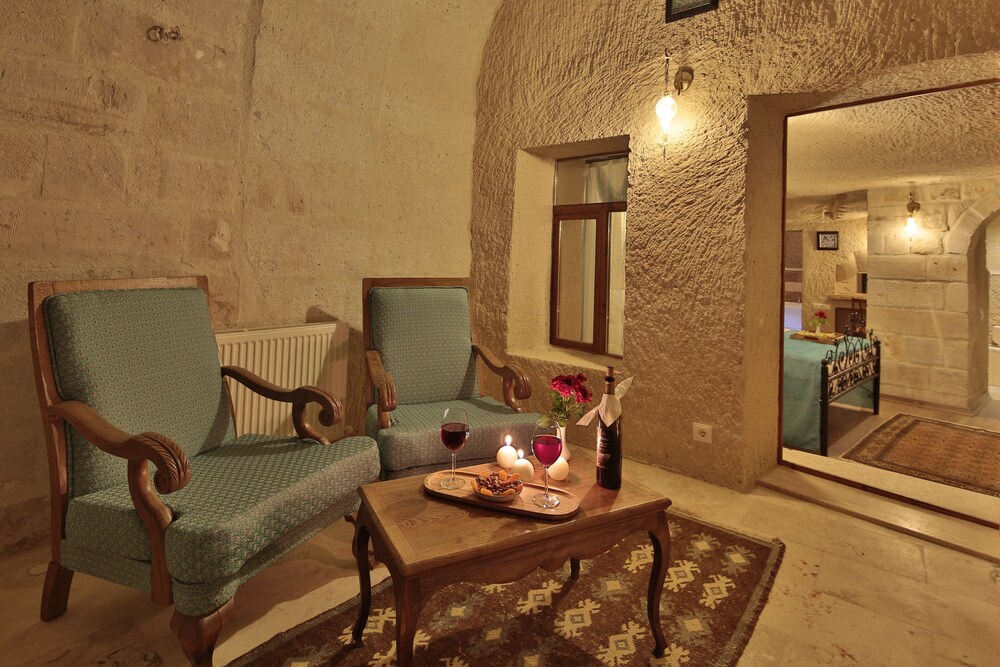 Jacob's Cave Suites 78/100