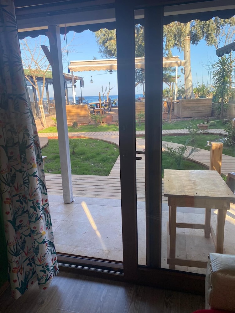 Kara Kedi Beach Bungalow 20/50
