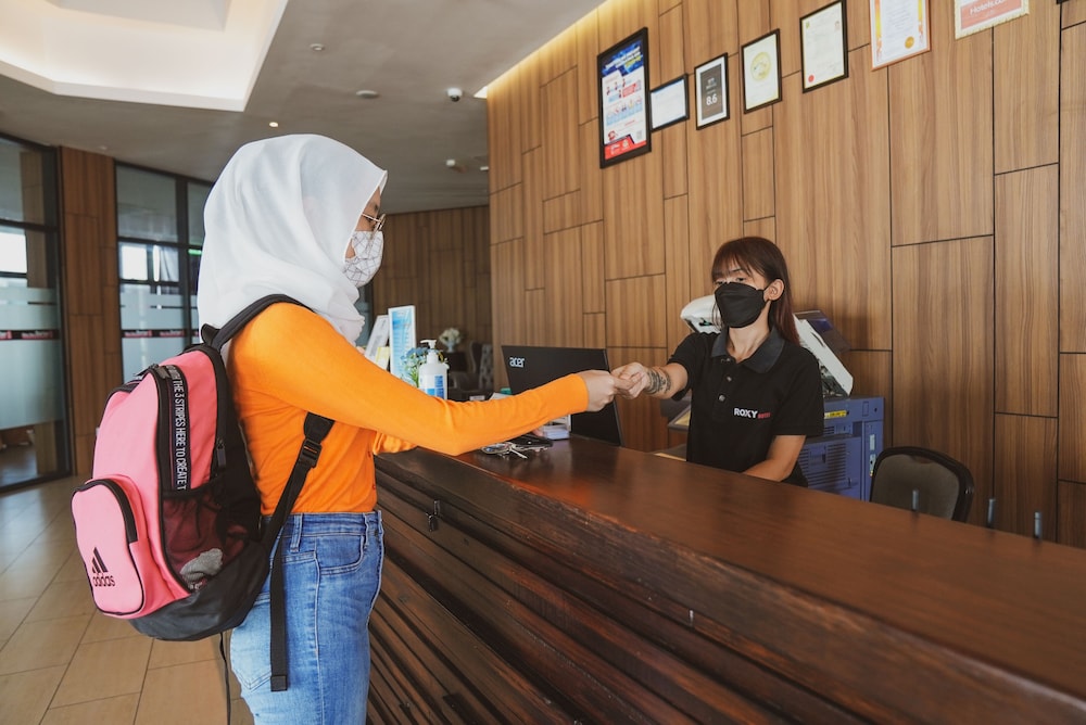 Roxy Hotel Serian 8/40