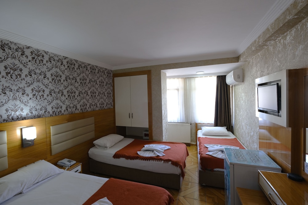 ROOM, TRIPLE