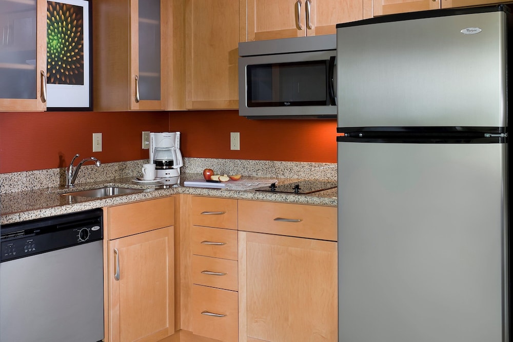 MainStay Suites Appleton Airport - Fox River Mall Area 38/46