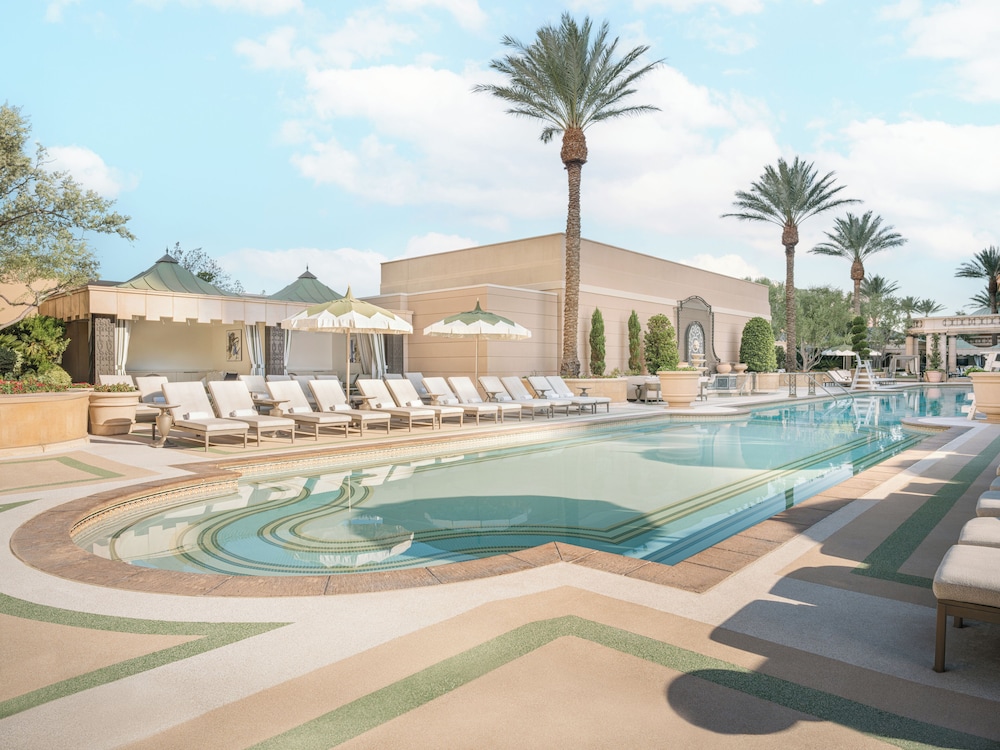The Palazzo Prestige Club Lounge 65/68