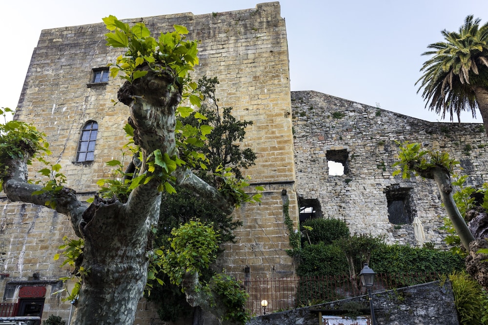 Parador De Hondarribia 35/40