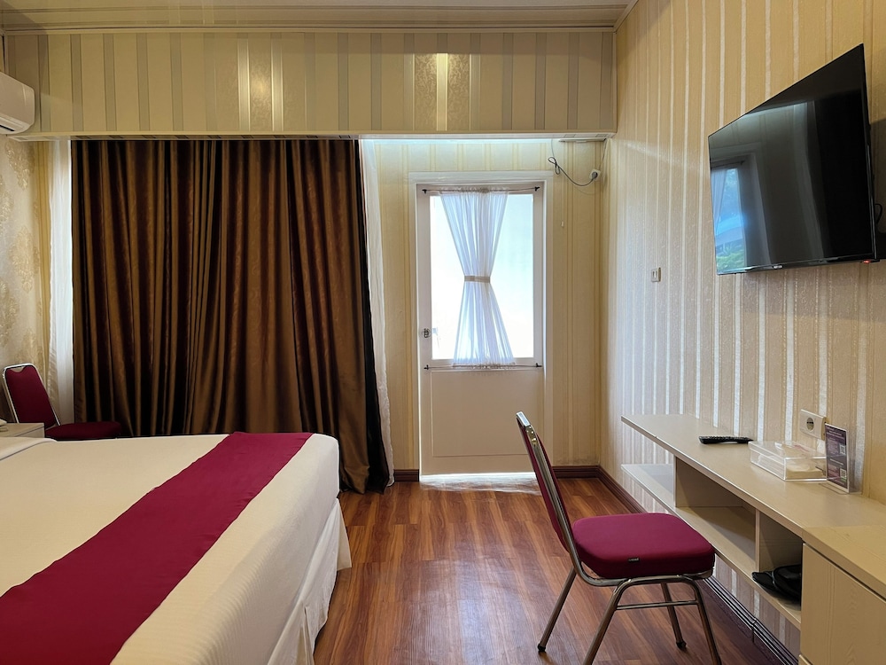غرفة سوبيريور بسرير كوين، Grand Tamaro Hotel Parapat 5/8