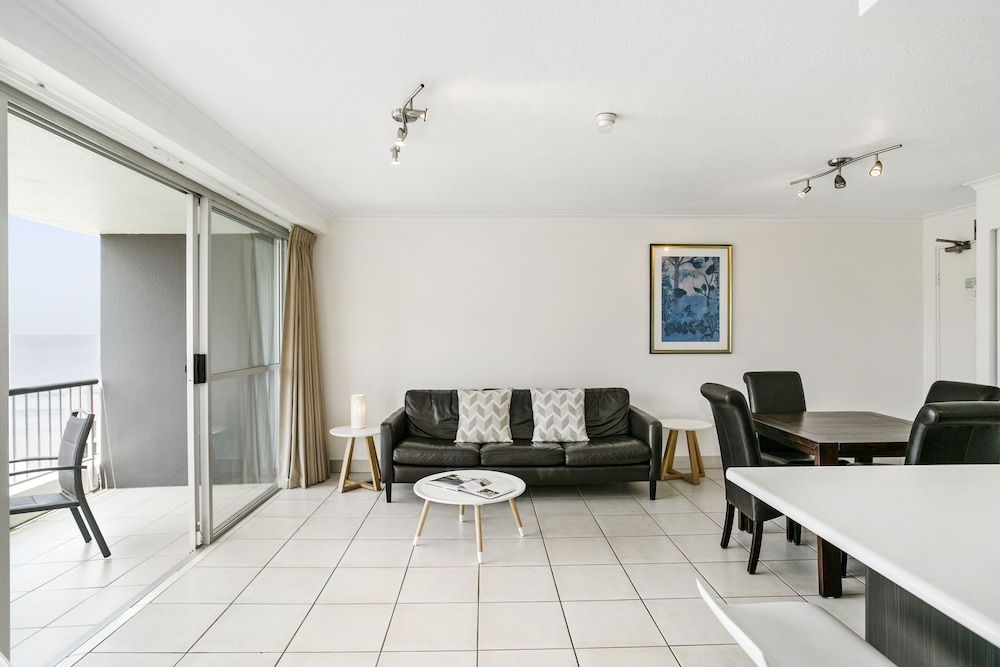Surfers Beachside Holiday Apartments 29/35