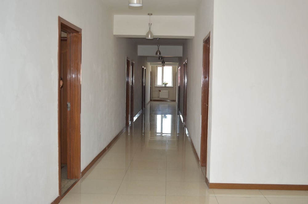 Land Hotel 30/50