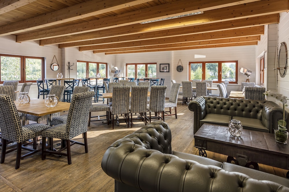 Roydon Marina Village Hotel 37/49