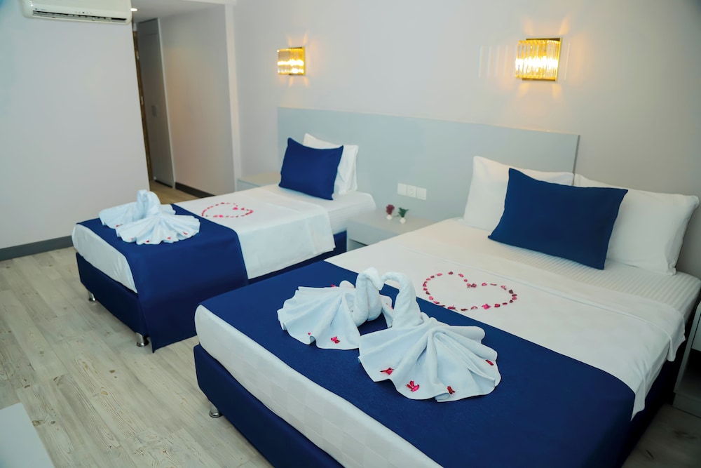 Safari Hotel 9/34