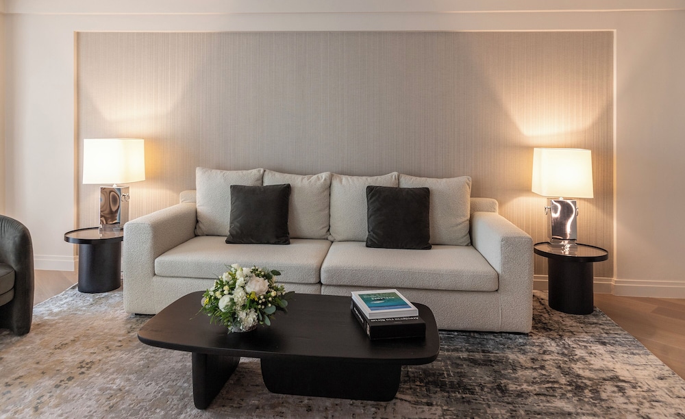 NJV Athens Plaza 58/75