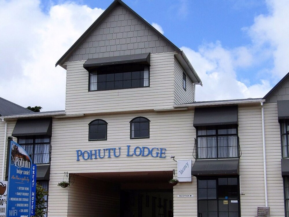 Pohutu Lodge Motel 2/48