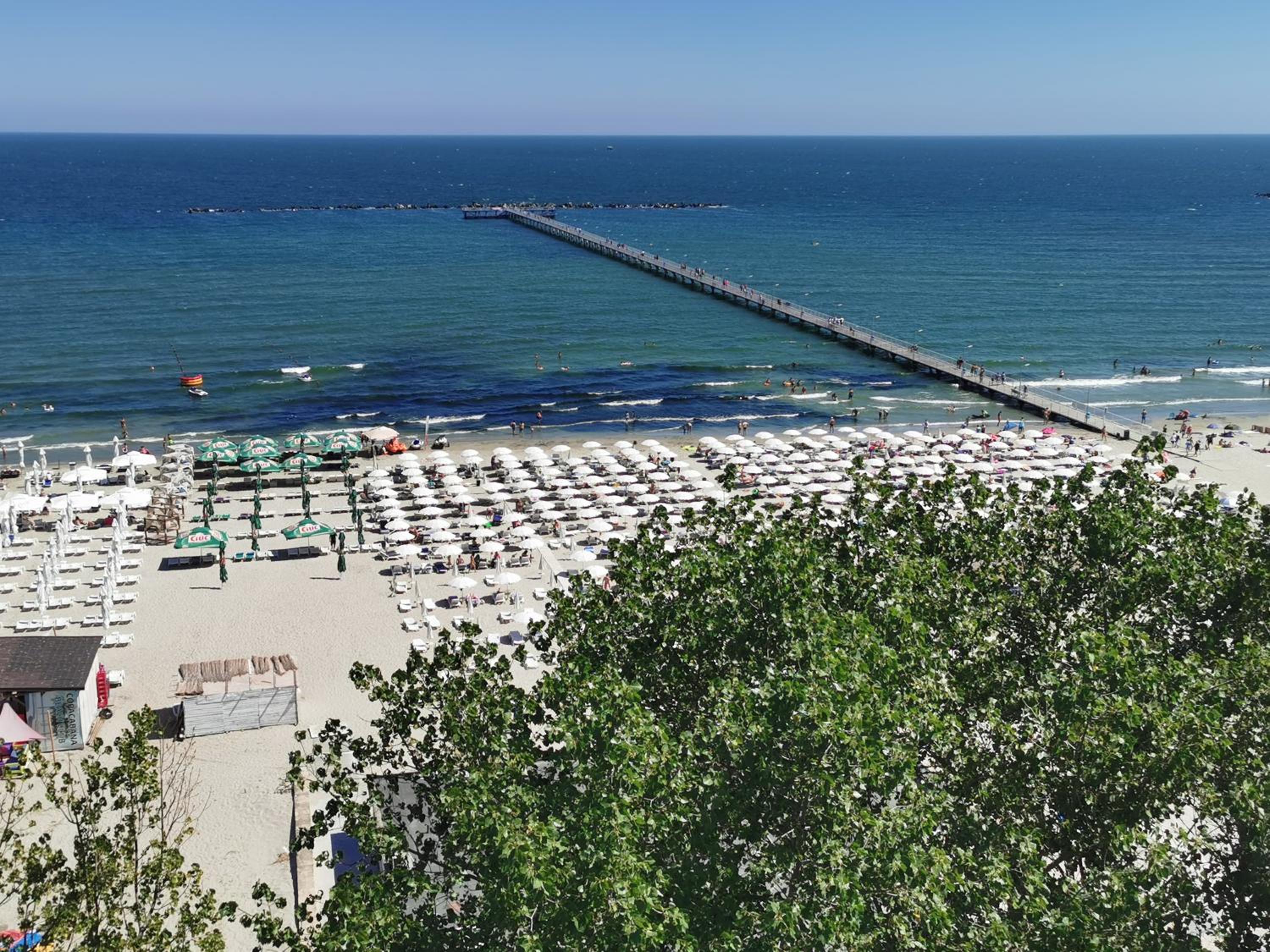 Victoria Hotel 37/48