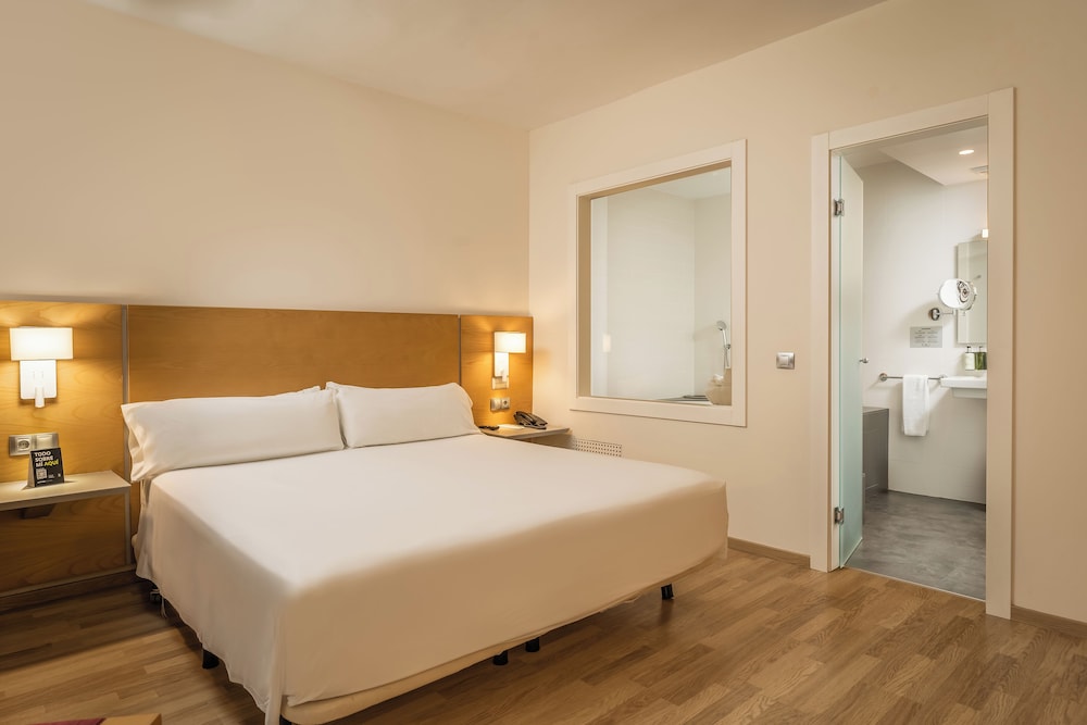 غرفة سوبيريور بسرير كوين بجاكوزي، Hotel Artiem Capri 6/10