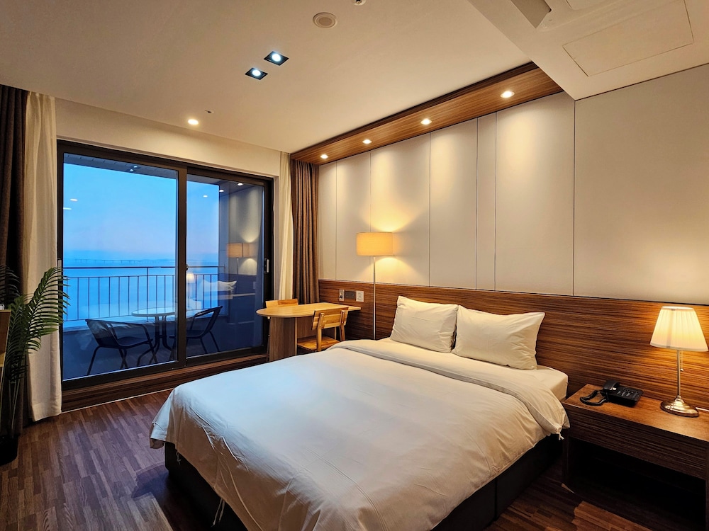 STANDARD, DOUBLE BED, OCEAN VIEW, TERRACE