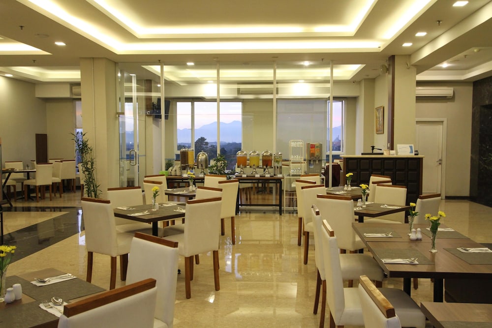 GRAND TEBU HOTEL 47/52