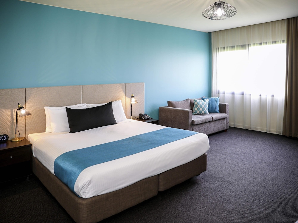 Mantra Melbourne Melton 12/37