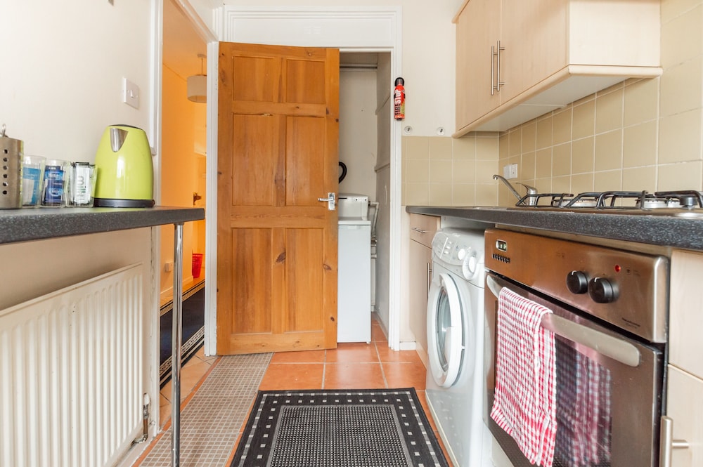 Aisha Apartment 46/50