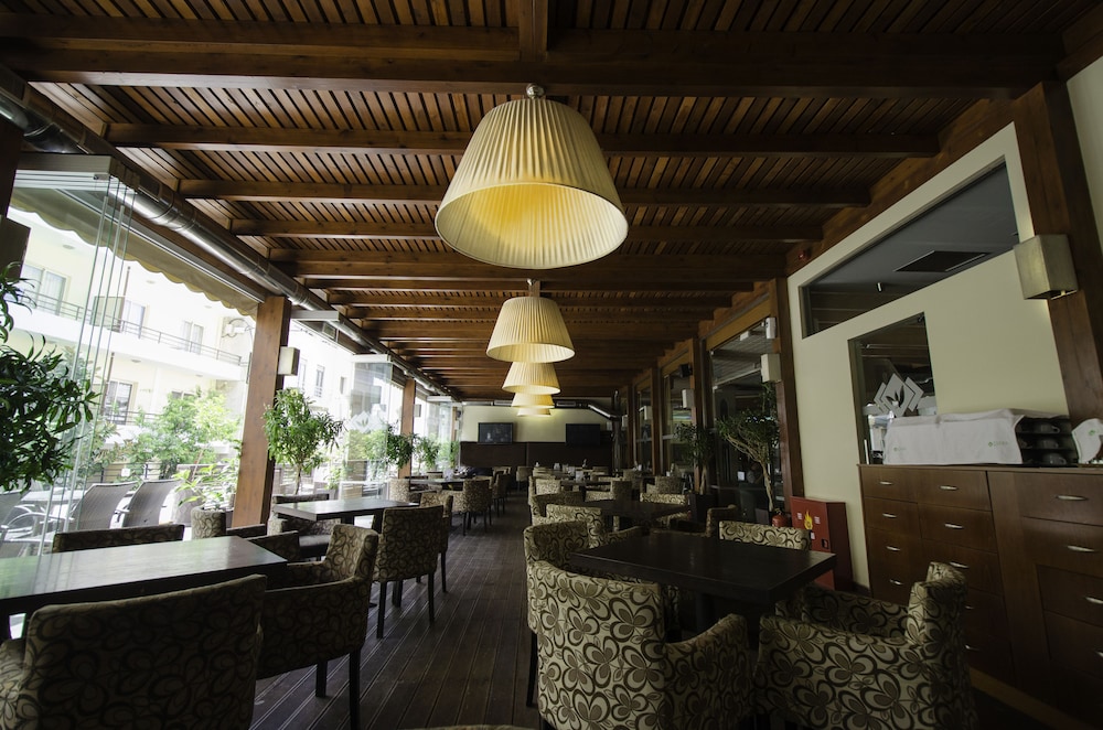 LYDIA HOTEL 60/82