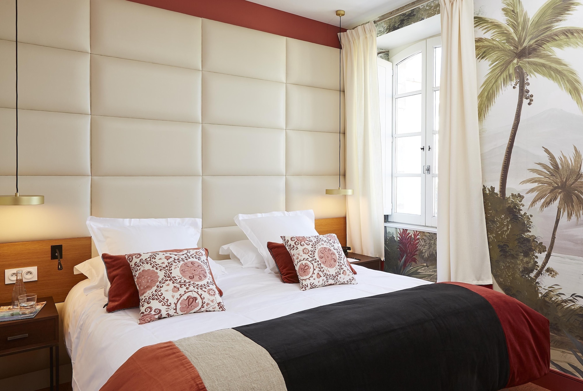 SUPERIOR, QUEEN BED