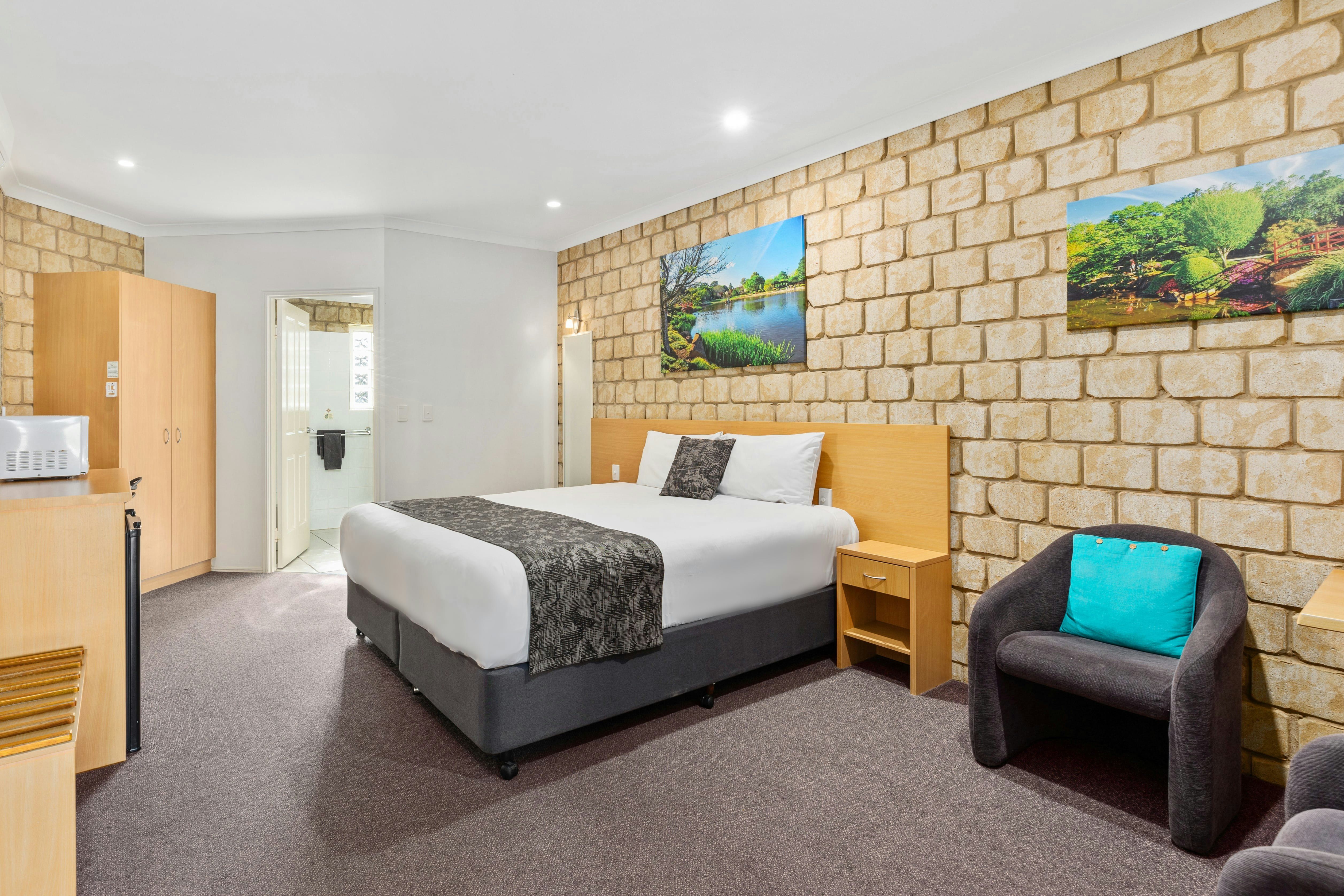 Great Divide Motor Inn 10/49