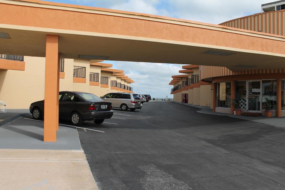 Grand Prix Motel on the Beach 43/48