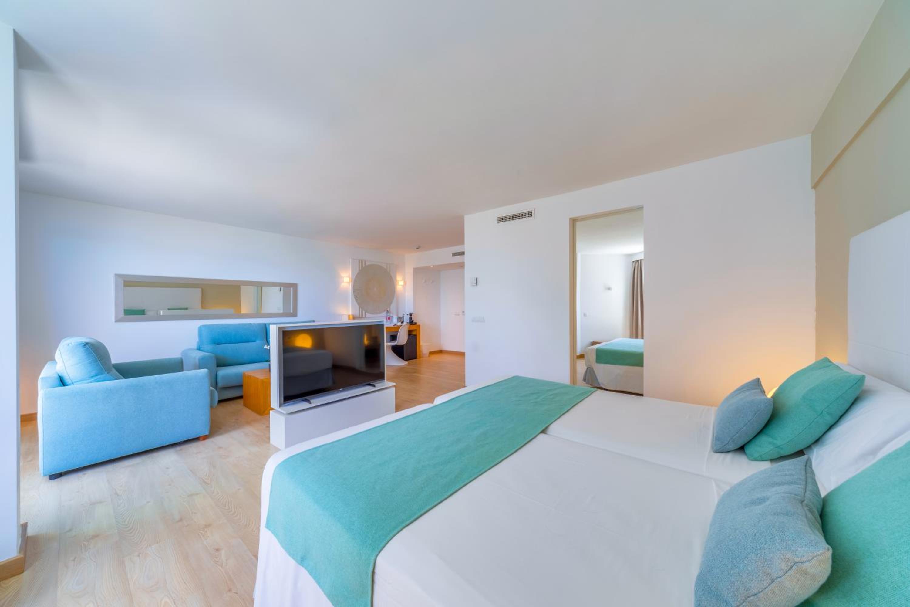 Junior Suite, Side Sea View