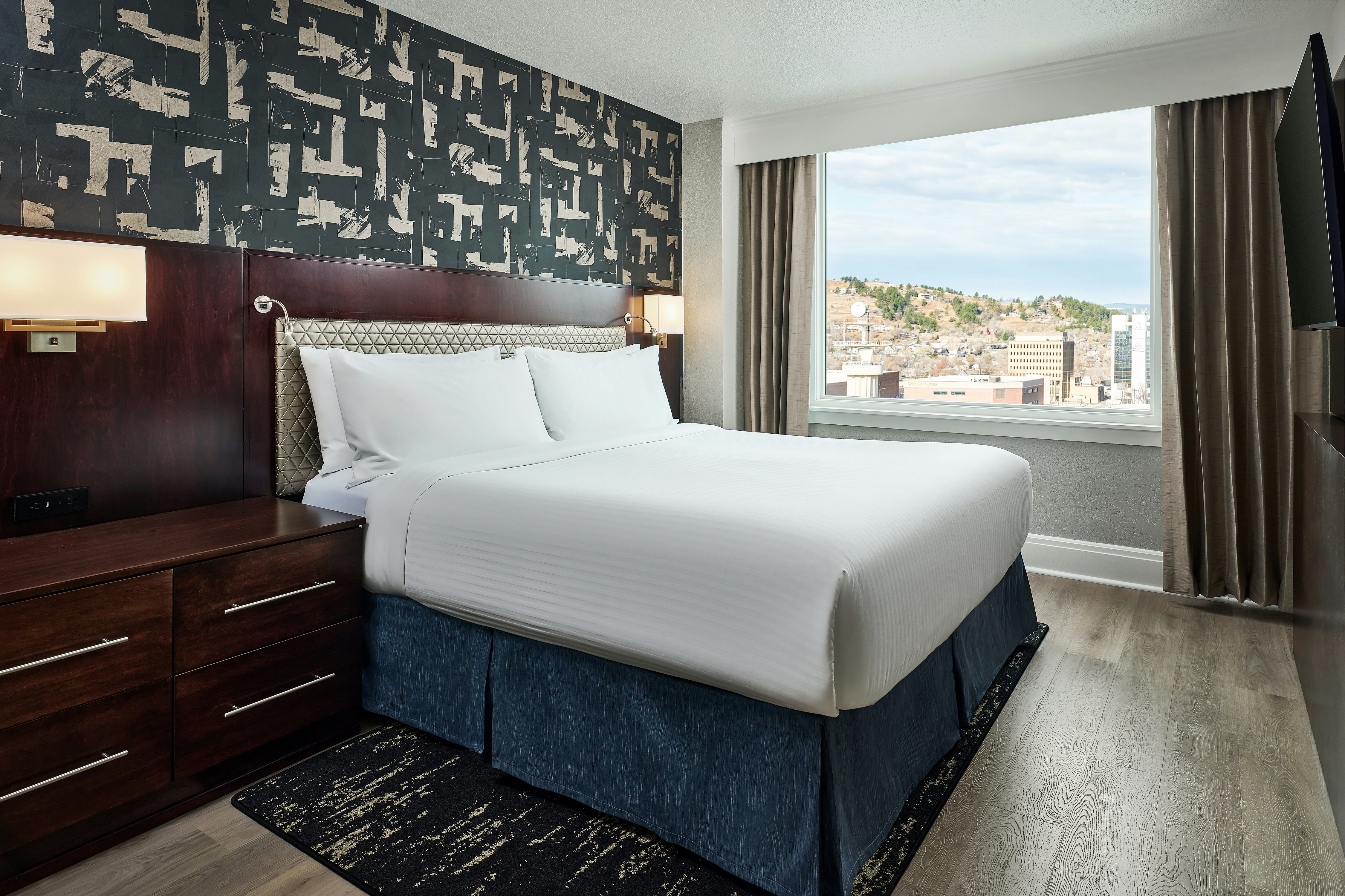 جناح بسرير كينج مع أريكة، Hotel Alex Johnson Rapid City Curio Collection By Hilton 3/6