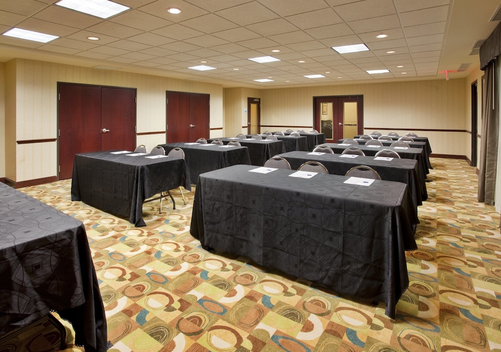 Holiday Inn Express Hotel & Suites Guthrie North Edmond 43/46