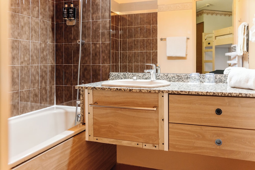 Lake Hotel Courchevel 1850 49/50