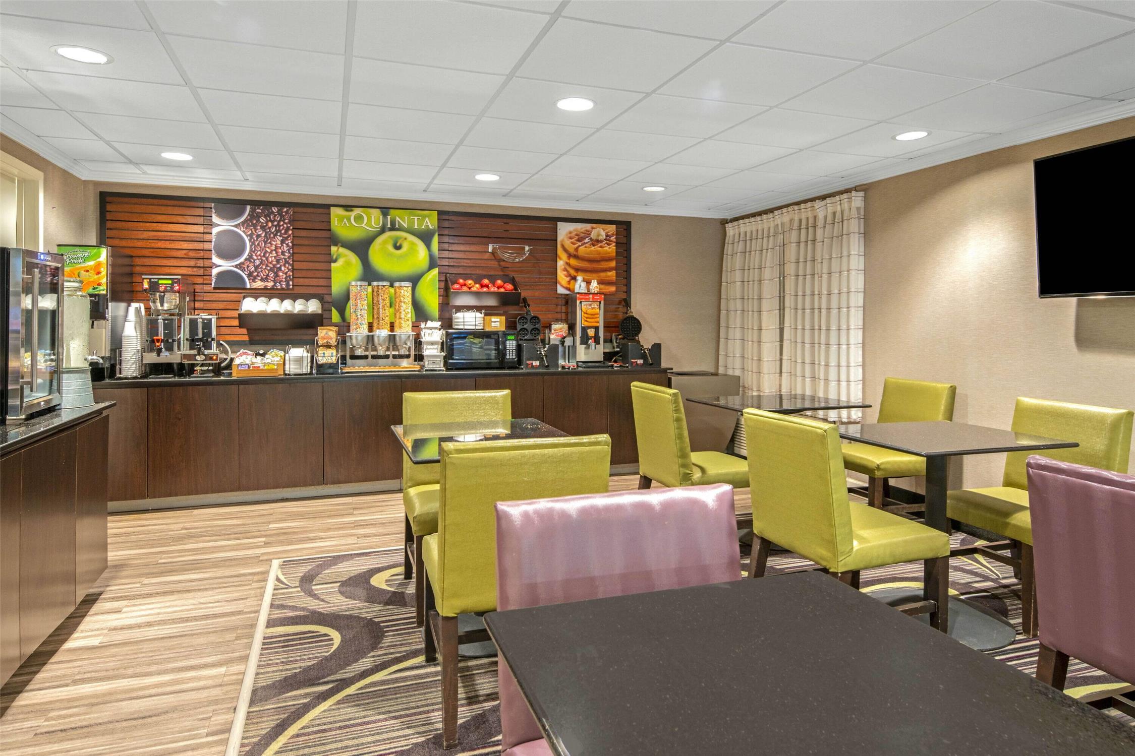La Quinta Inn & Suites by Wyndham Baton Rouge Siegen Lane 42/55