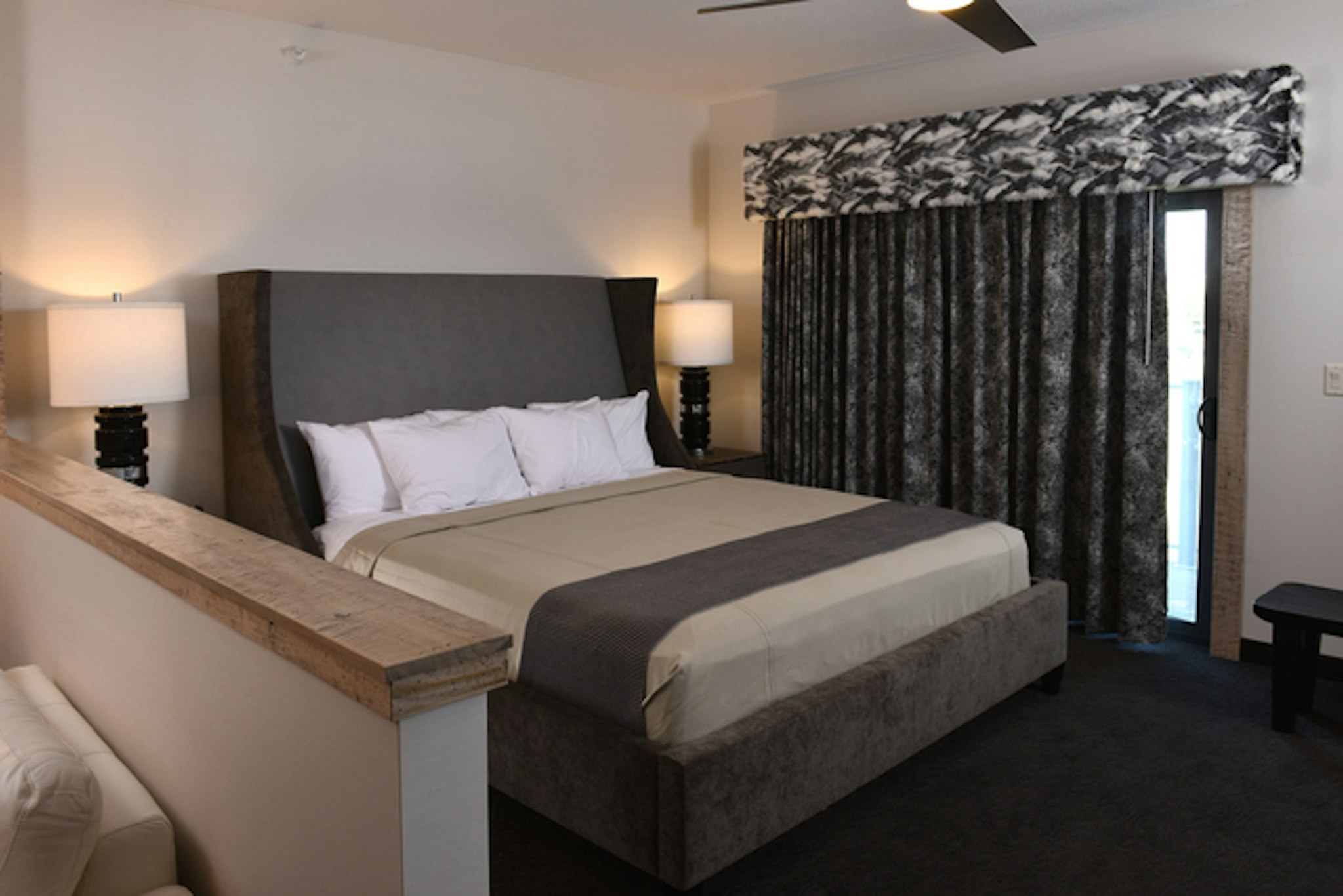 Expanded, Cosmo, Suite, King Bed