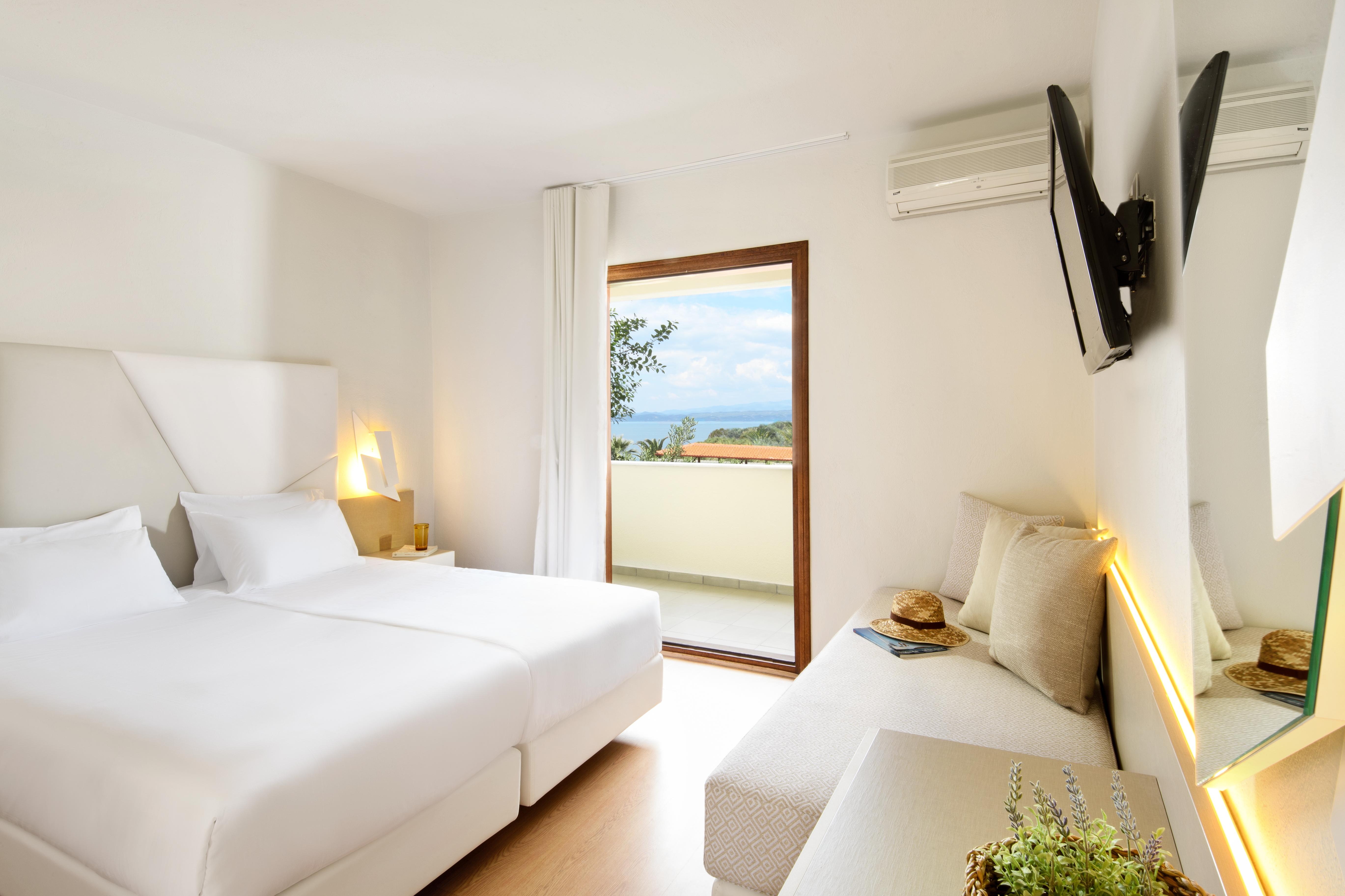 Standard, Double Bed, Side Sea View