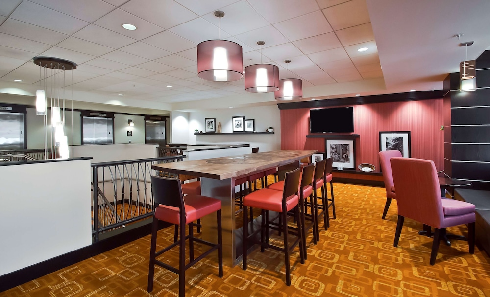 Hampton Inn Suites Columbus Downtown 50/59