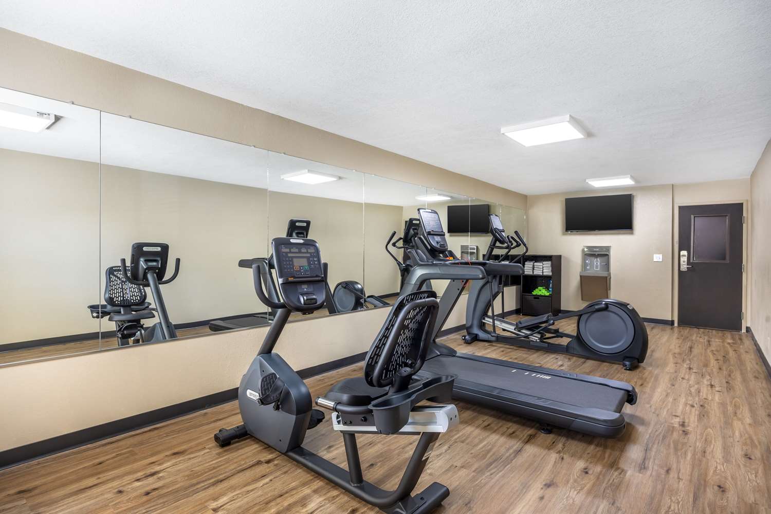 Sleep Inn & Suites Salina I-135 18/26