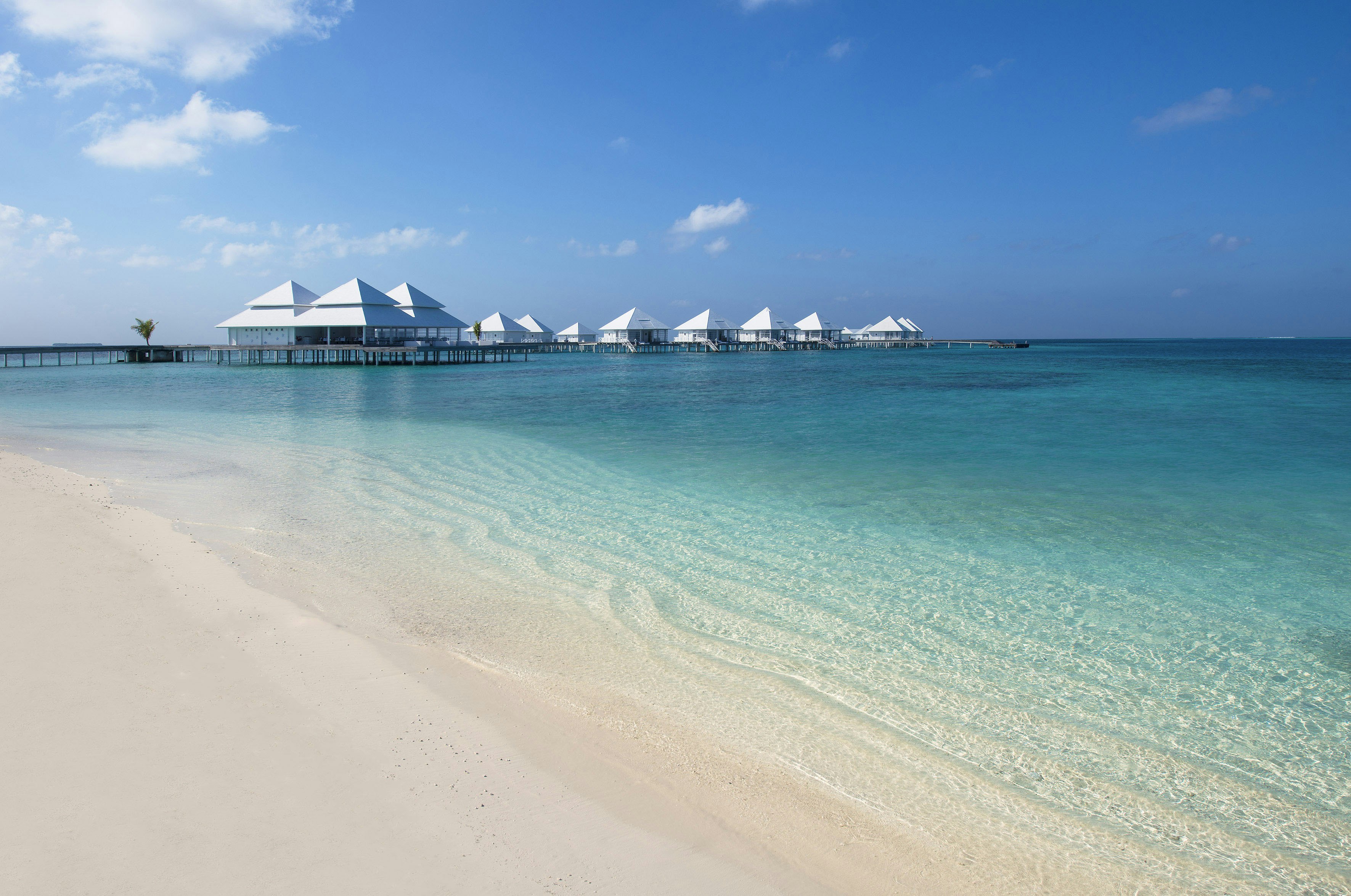Diamonds Thudufushi Beach & Water Villas 37/44