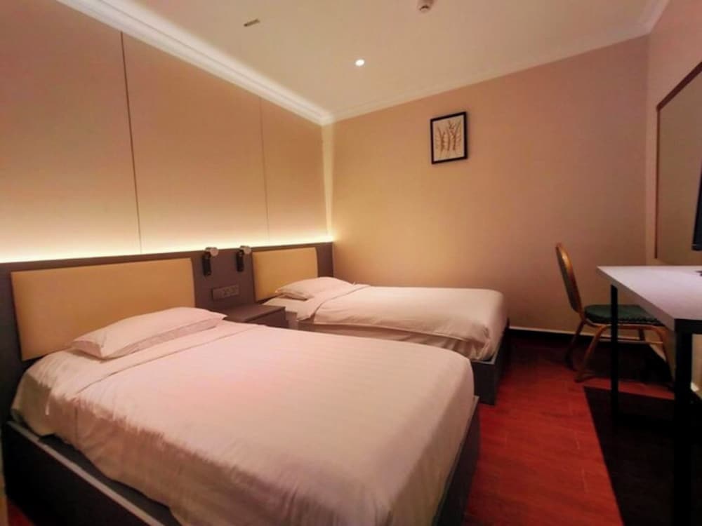 OYO 998 Queen City Hotel 34/50