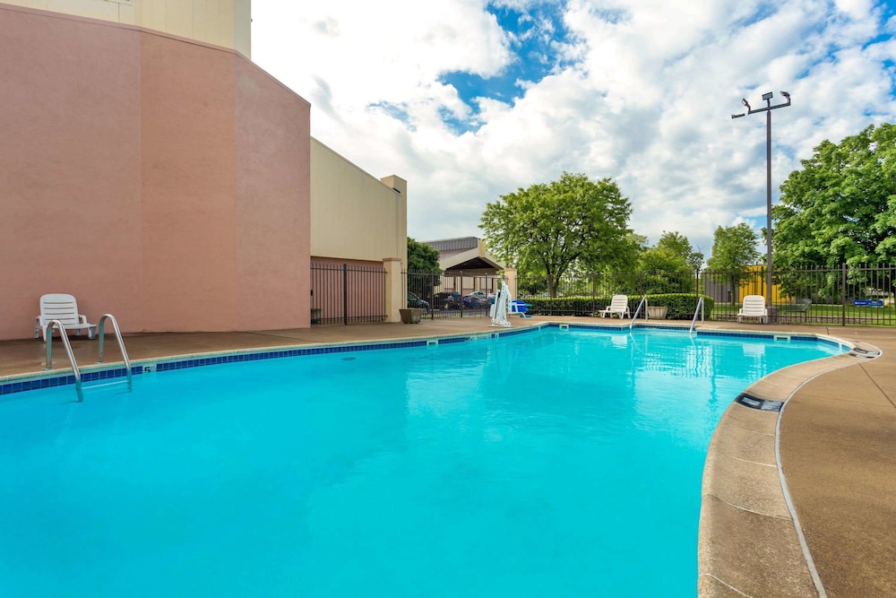 Baymont By Wyndham Elkhart 5/54