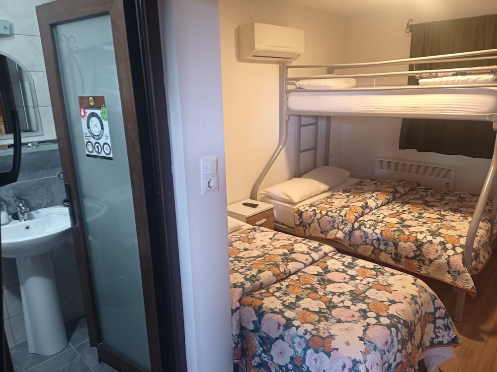 Ena Serenity Boutique Hotel 61/73