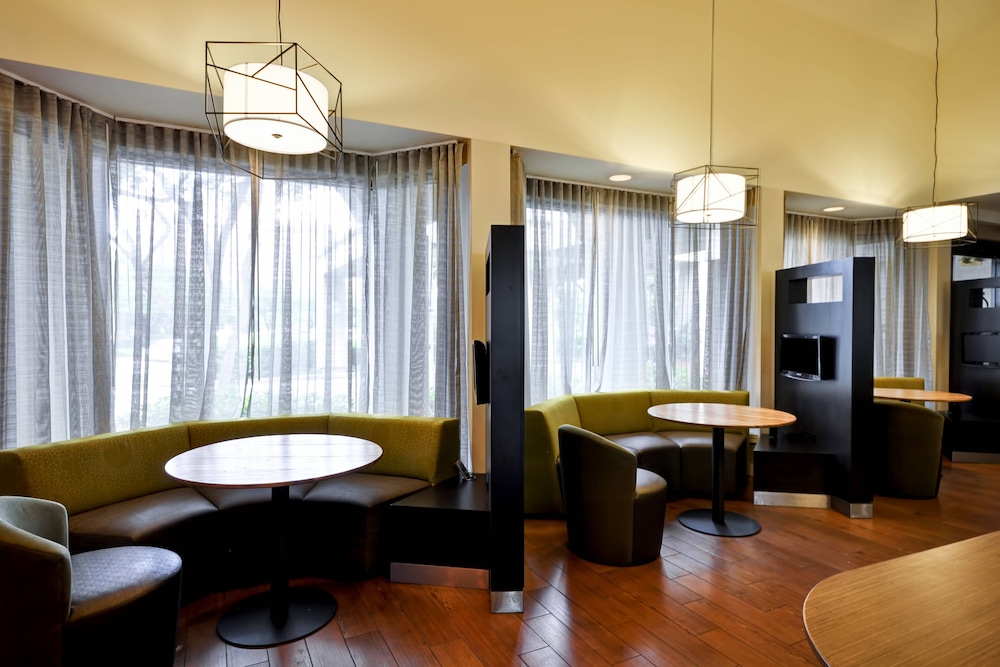 Courtyard By Marriott Dallas Medical Market Center 31/48