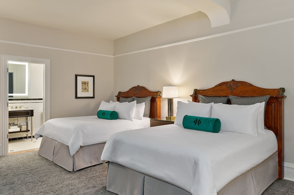 DELUXE, 2 QUEEN BEDS, ACCESSIBLE