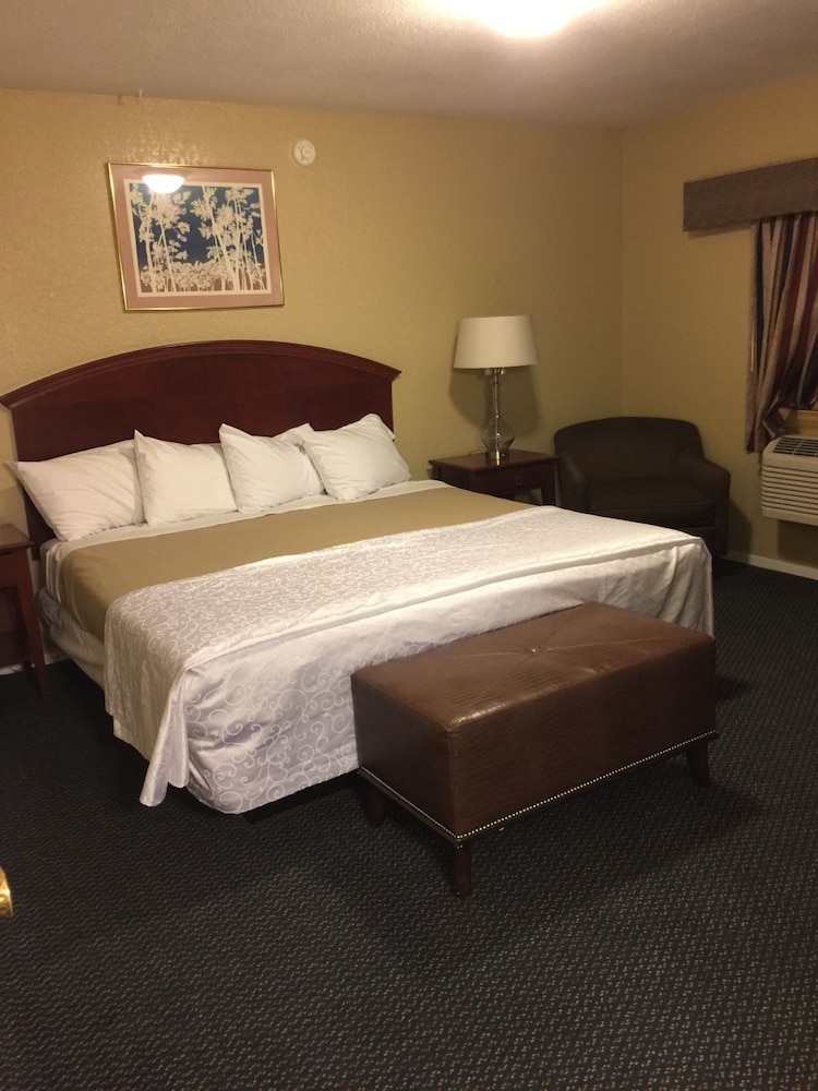غرفة بسرير كينج، Ranch House Inn and Suites 2/7