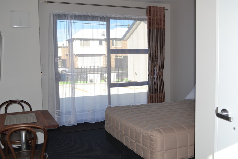 319 Addington Motel 22/38