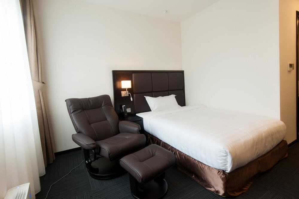 Sakura Hotel 11/40