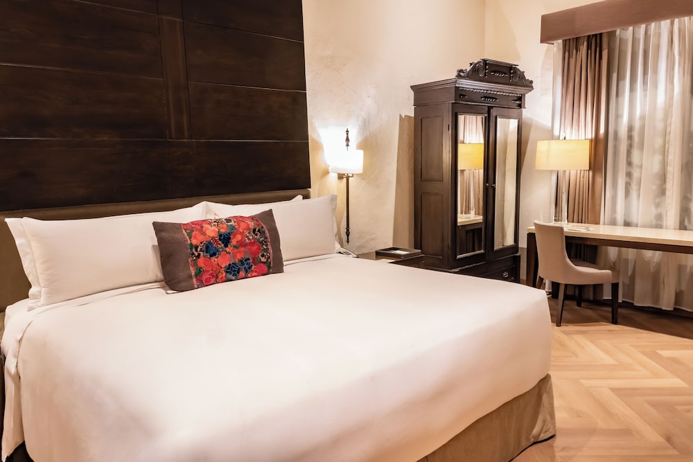 SUPERIOR, KING BED