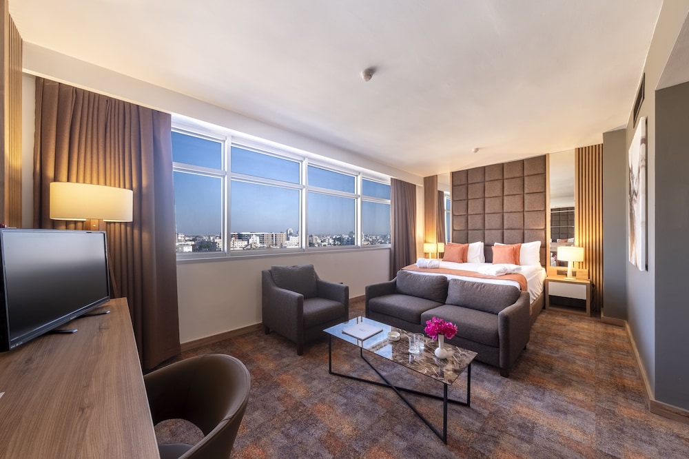 Grand Sapphire City Hotel 33/38