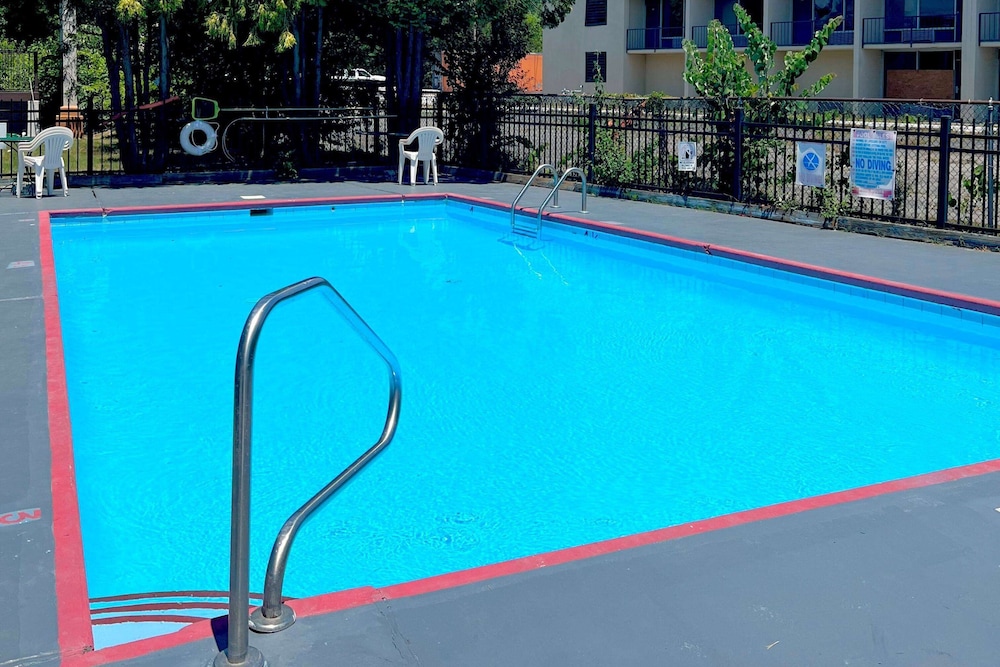 Days Inn By Wyndham Ashland 25/32