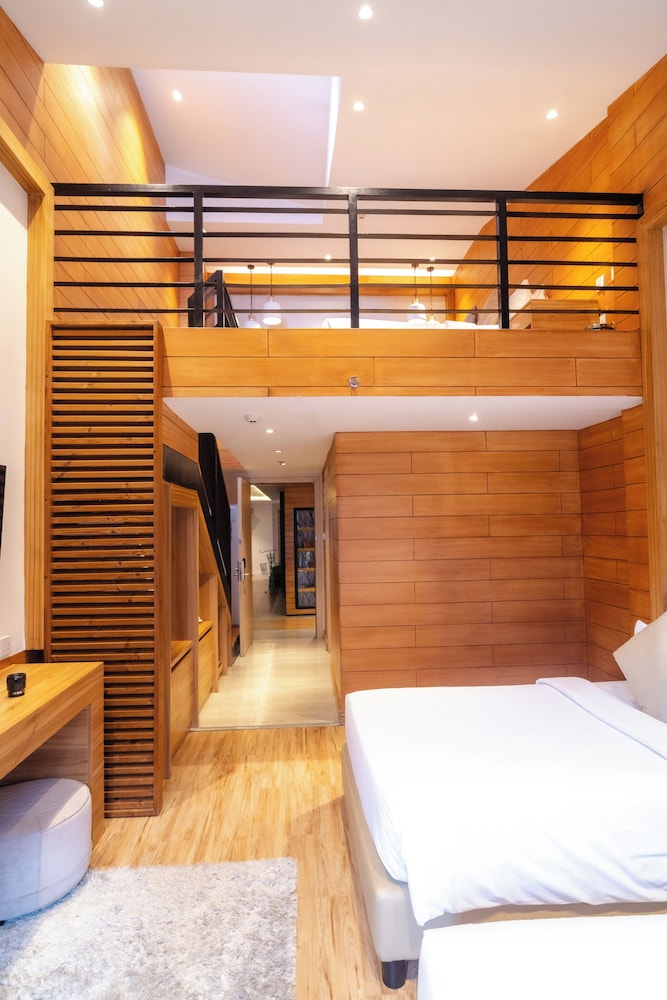 Loft, White, 1 Queen and 2 Double Beds, The Orchard Hotel Baguio 2/7