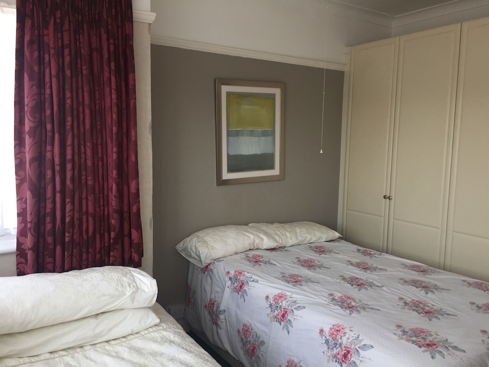 Edgware Bed and Breakfast 5/34