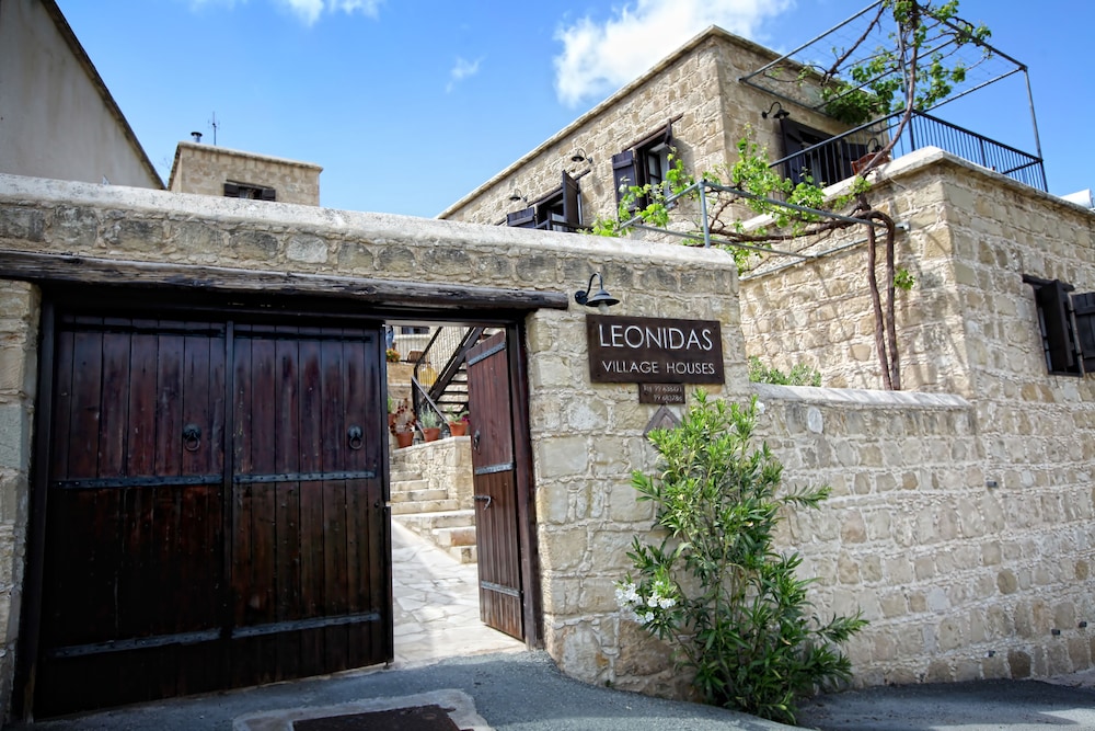 LEONIDAS VILLAGE HOUSES 1/45
