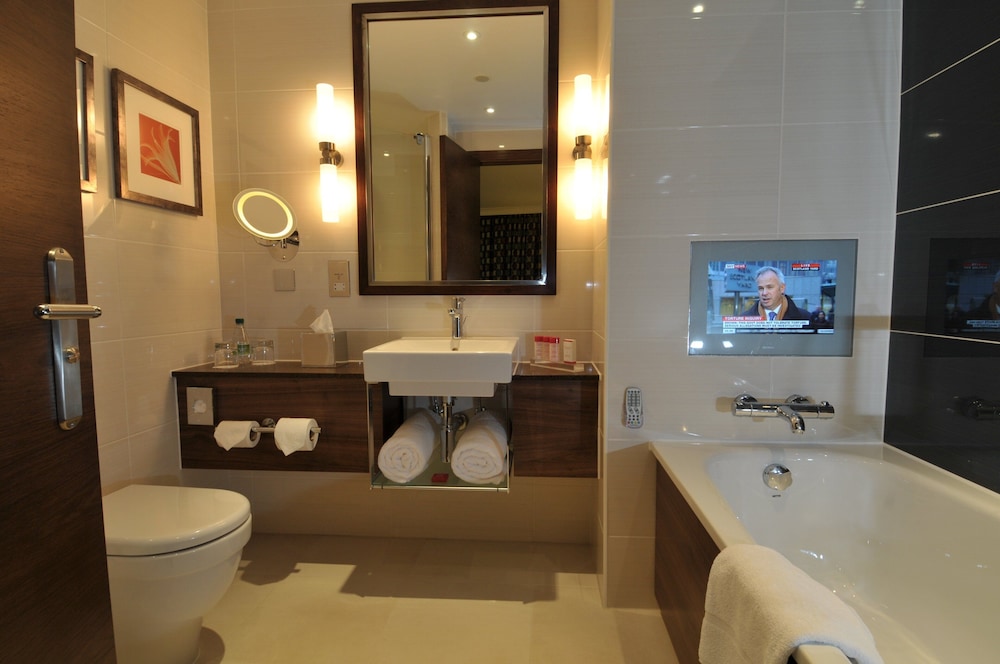 Crowne Plaza London Gatwick Airport 26/83